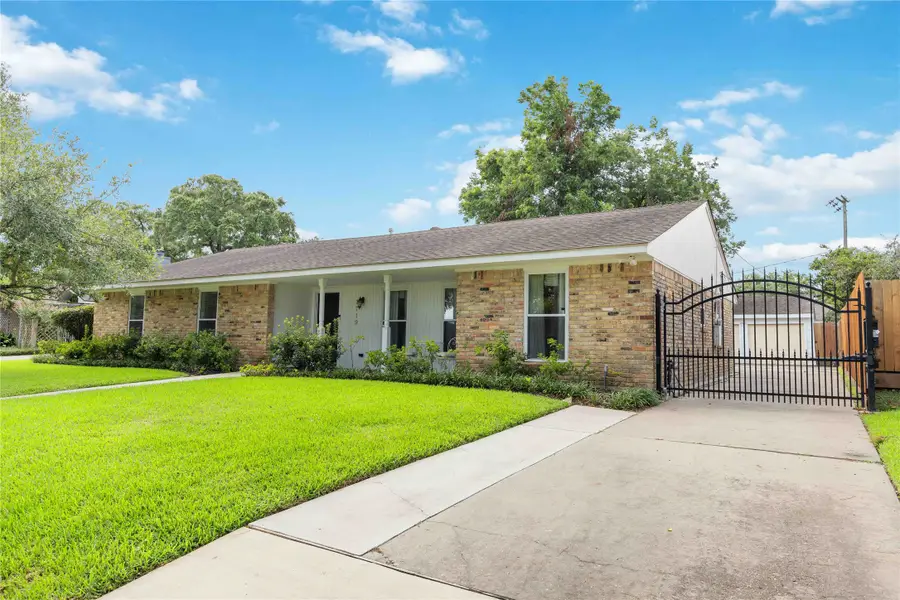 7719 Highmeadow Drive, Houston, TX 77063 - Image #2
