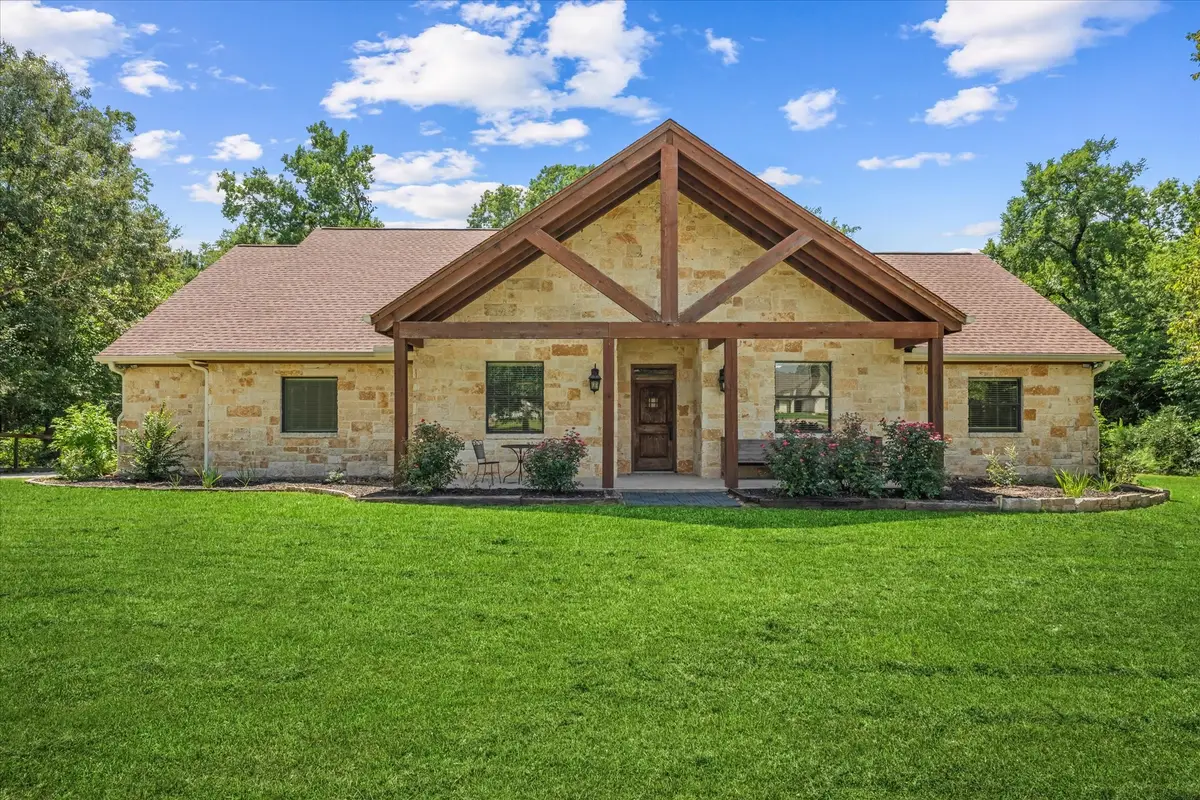 111 Heritage Oak Drive, Huntsville, TX 77320 - Image #1