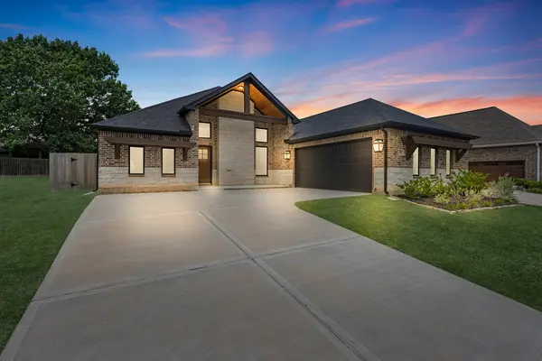 106 Wyndemere Drive, Montgomery, TX 77356