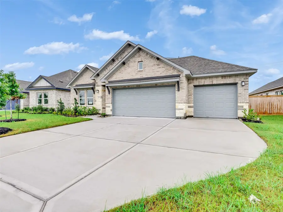 3218 Emerald Hills Drive, Angleton, TX 77515 - #2
