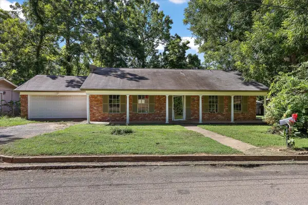 207 E Homewood Drive, Crockett, TX 75835