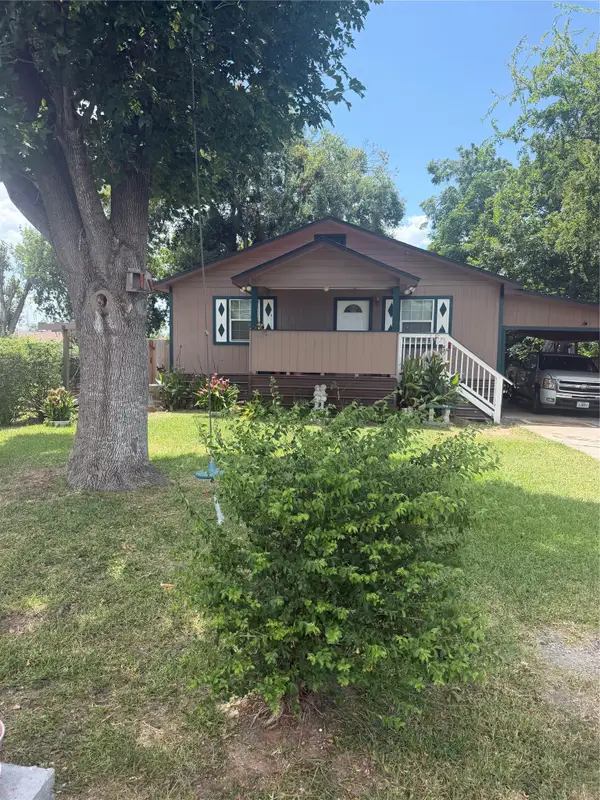 213 N 2nd Street, La Porte, TX 77571