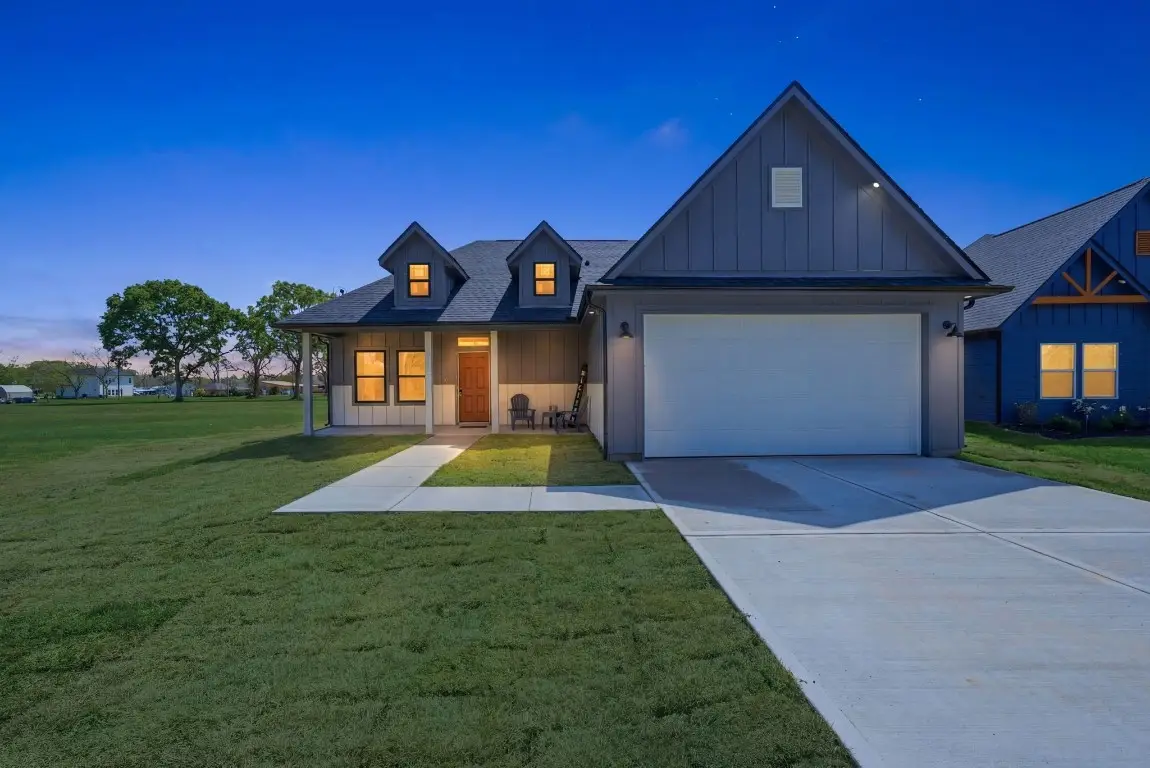 612 Austin Street, West Columbia, TX 77486 - #1