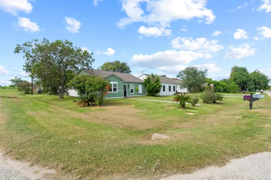1403 N Avenue F, Freeport, TX 77541 - Image #3