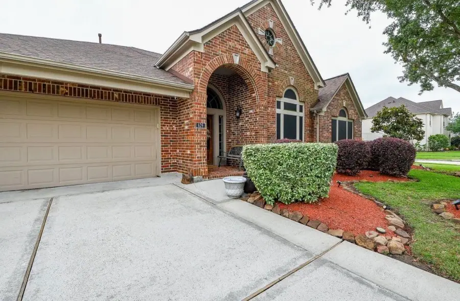 629 Pelican Harbour Drive, Texas City, TX 77590 - Image #2