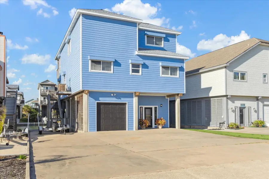 422 Windward Way, Tiki Island, TX 77554 - Image #3