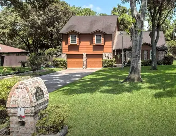 10906 White Thorn St Street, Houston, TX 77016