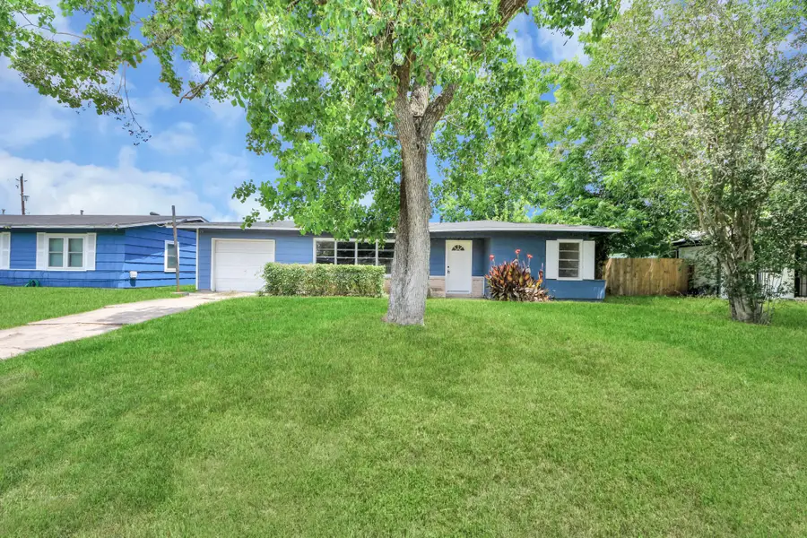 5875 Belcrest Street, Houston, TX 77033 - #3