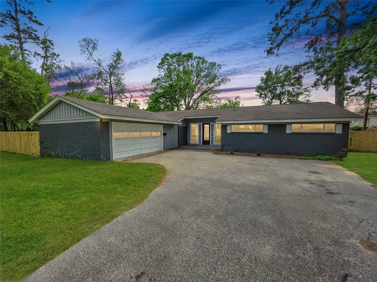 910 Royal Oak Drive, Dickinson, TX 77539 - #1