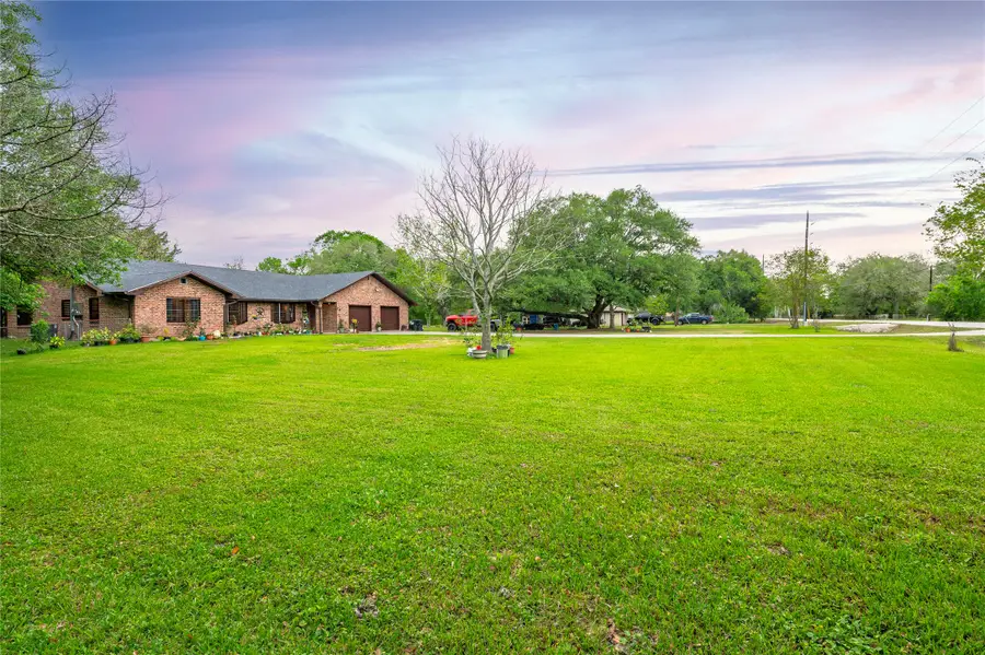 725 Thompson Road, Alvin, TX 77511 - #2