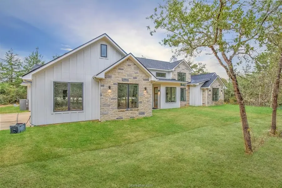 4334 Berkshire, Franklin, TX 77856 - Image #3