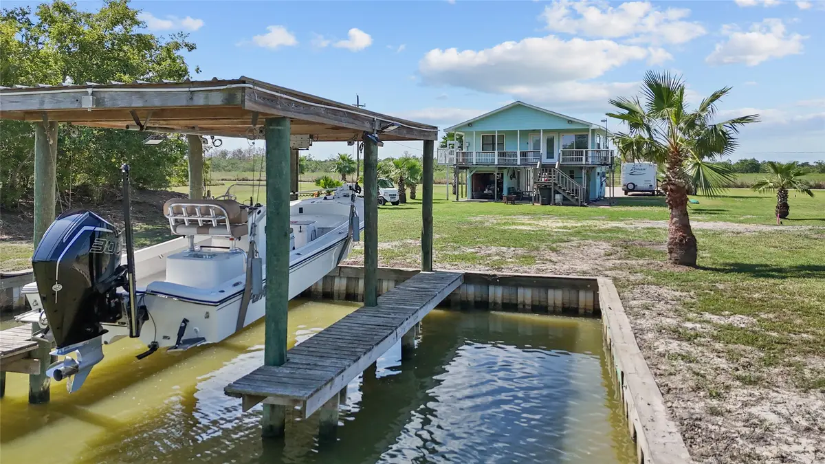 540 Bayou Avenue, Anahuac, TX 77514 - Image #1