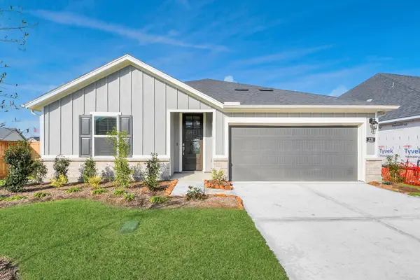 221 Magnolia Laurel Drive, Alvin, TX 77511