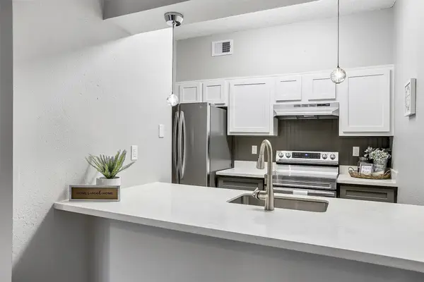 7065 N Holiday Drive, Galveston, TX 77550