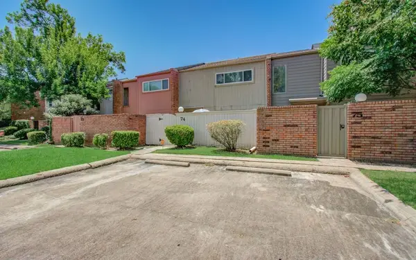 74 Cayenne Common, Lake Jackson, TX 77566
