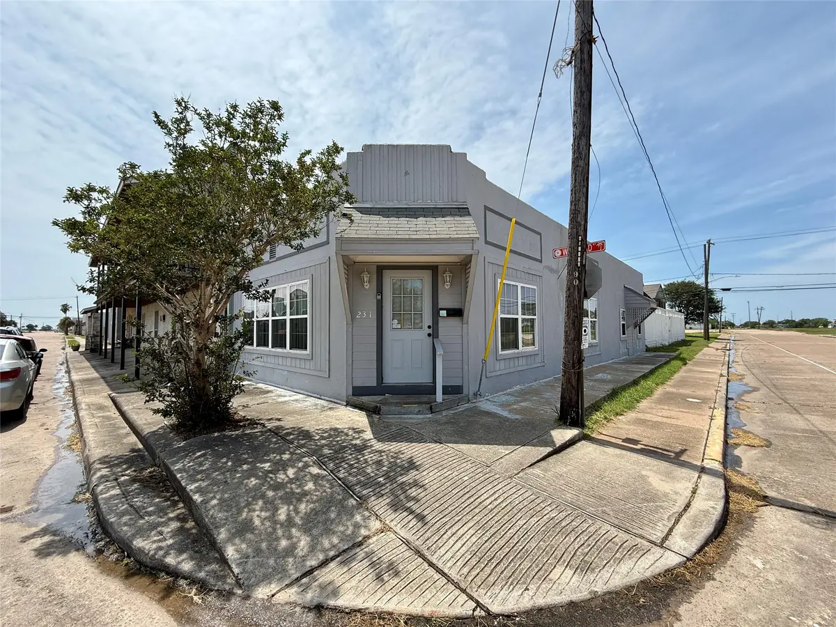 231 W Broad Street, Freeport, TX 77541 - #1