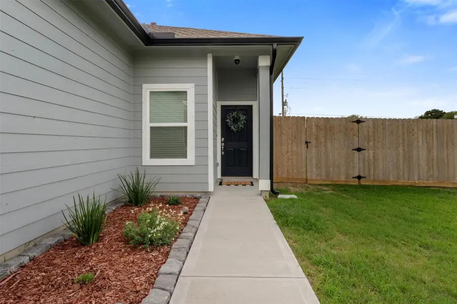 1302 Trinity Street, Anahuac, TX 77514 - #2