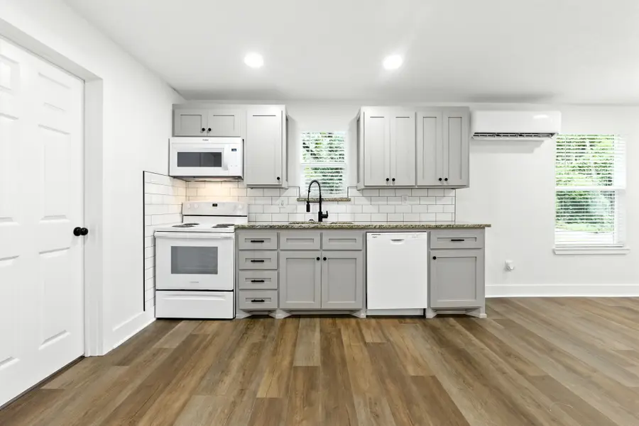 304 W Live Oak Street, Woodville, TX 75979 - Image #2