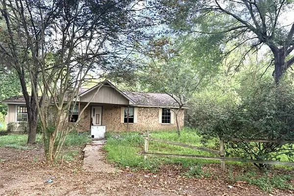 58 Roy Webb Road, Huntsville, TX 77320