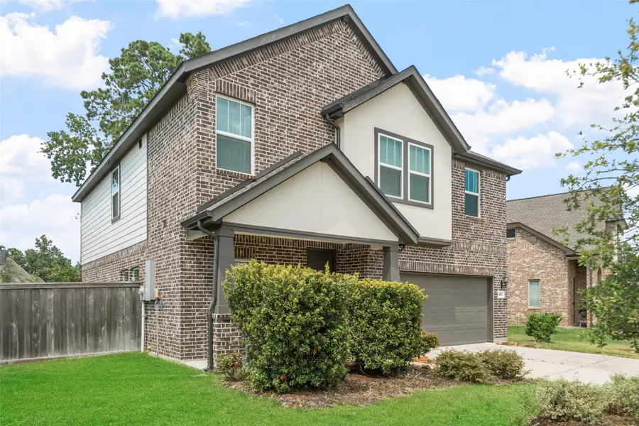 810 Spruce Pine Drive, Willis, TX 77318 - Image #2