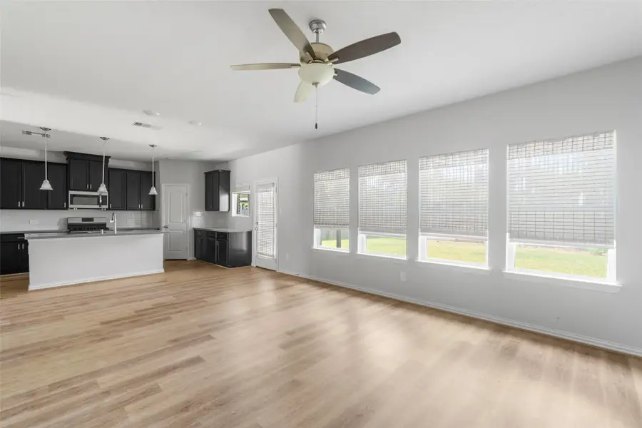 810 Spruce Pine Drive, Willis, TX 77318 - Image #3