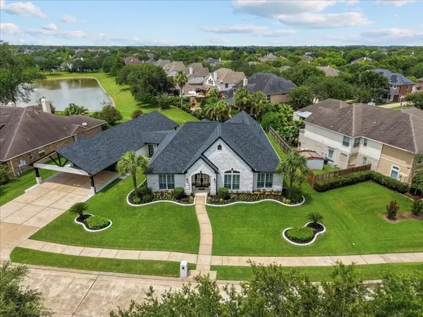 1979 Rolling Stone Drive, Friendswood, TX 77546