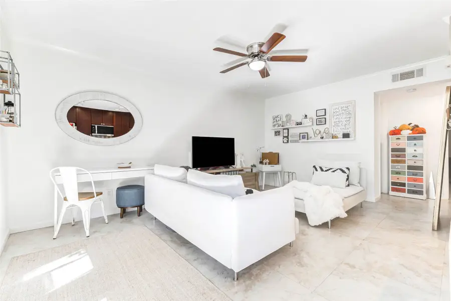 3928 W Alabama Street #4, Houston, TX 77027 - Image #3