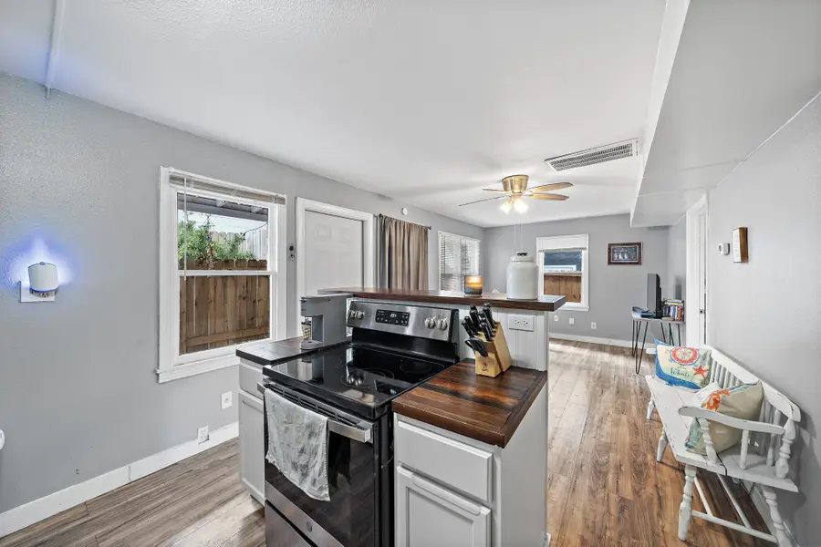 609 Sealy Street, Galveston, TX 77550 - #3