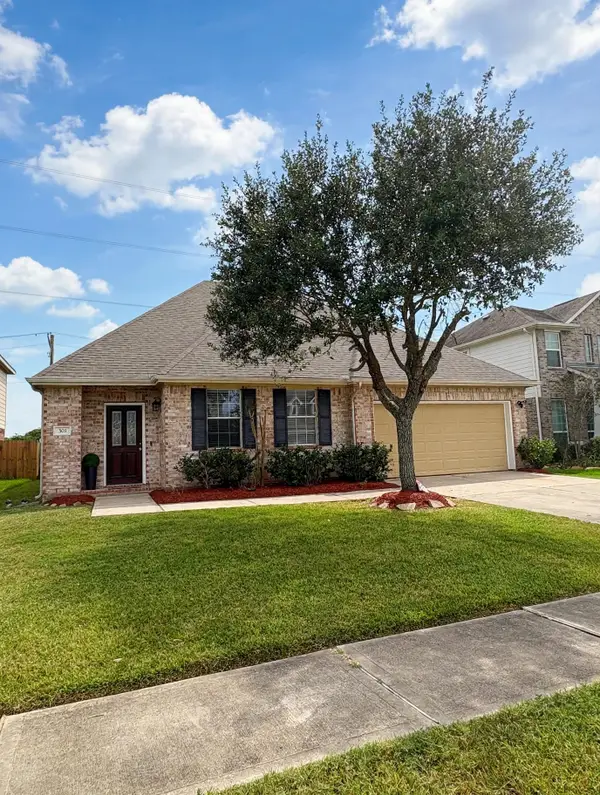 303 Lake Line Drive, Alvin, TX 77511