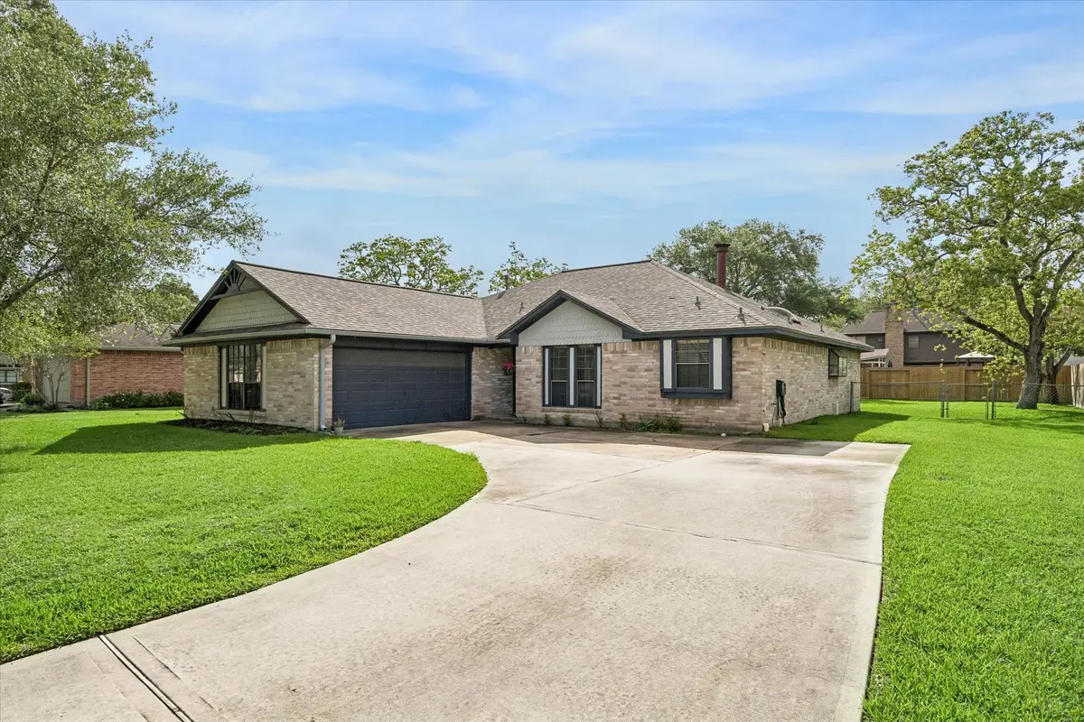 1104 Tipperary Avenue, Friendswood, TX 77546 - #1