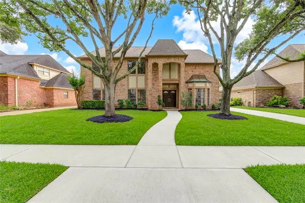 1022 Goldfinch Avenue, Sugar Land, TX 77478