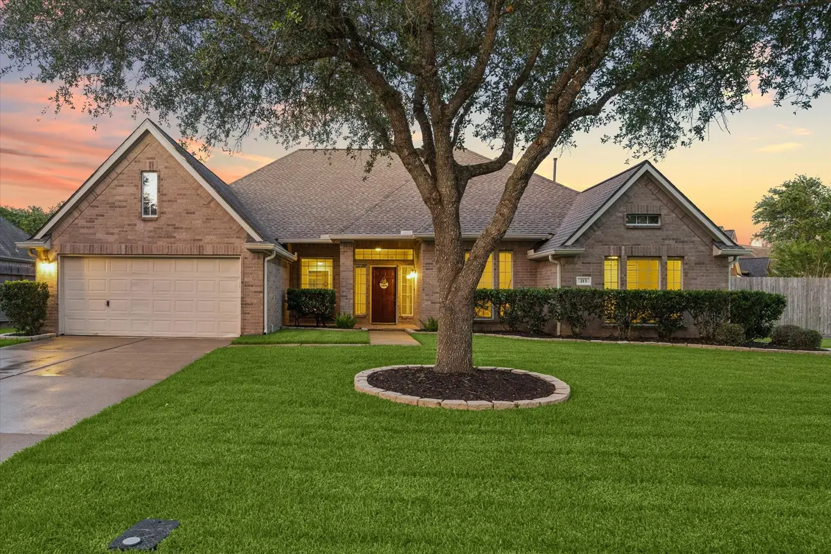 213 Falcon Lake Circle, Friendswood, TX 77546 - #1