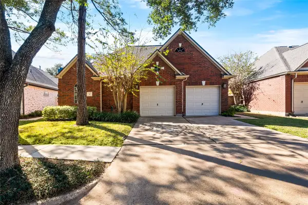 70 Grants Lake Circle, Sugar Land, TX 77479