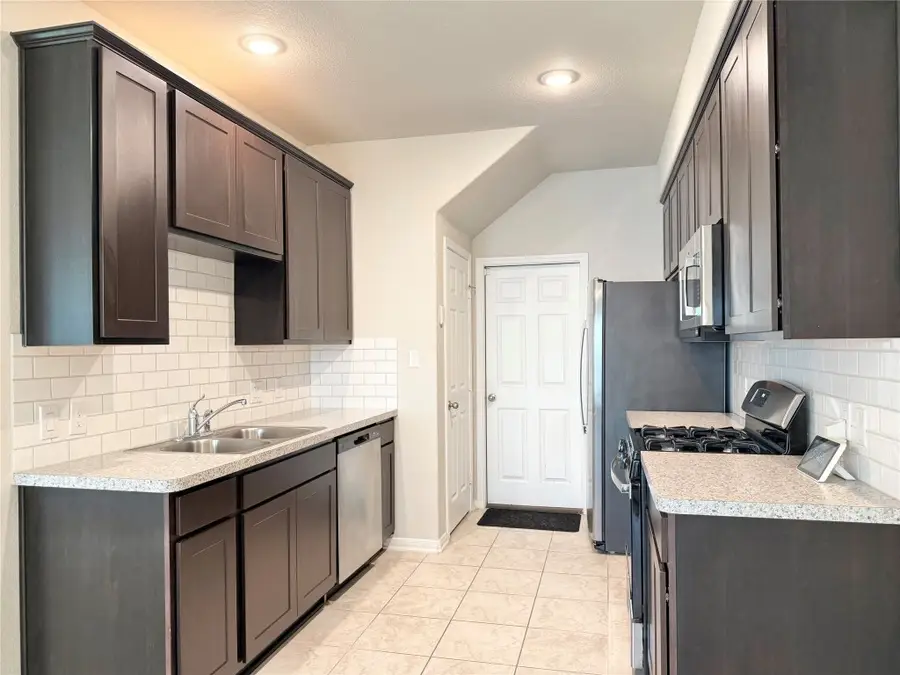 514 N 6th Street, La Porte, TX 77571 - #3