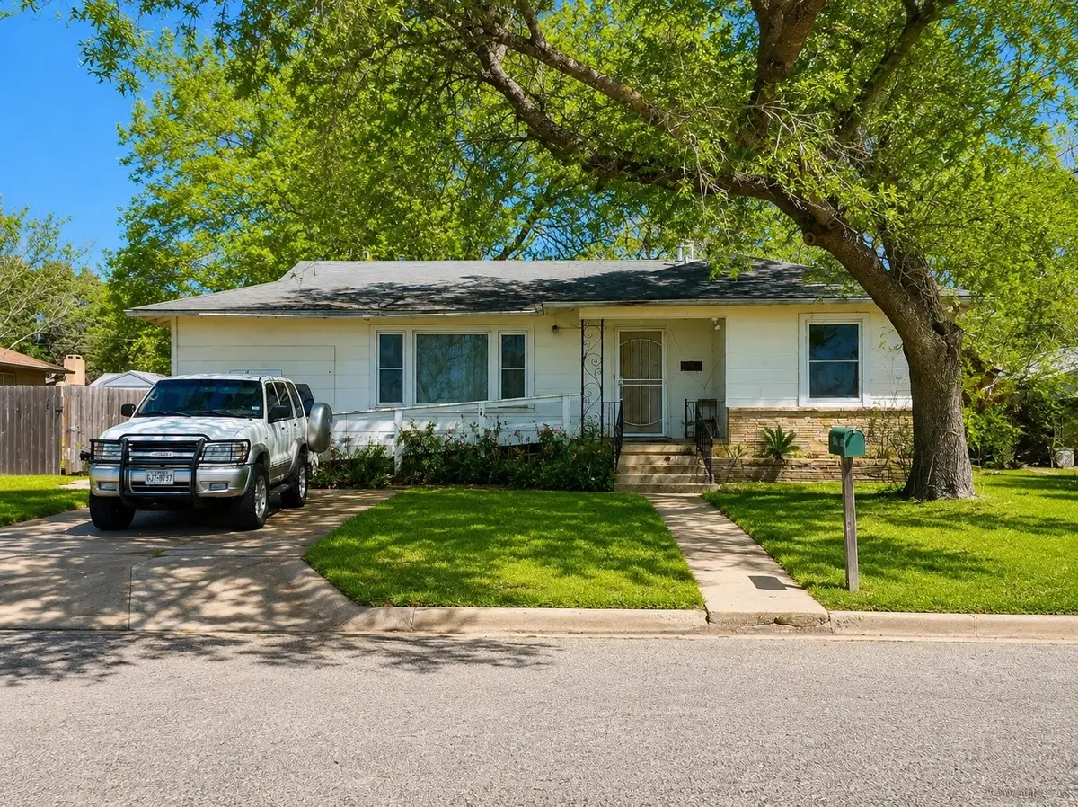 121 Club Drive, Luling, TX 78648 - #1