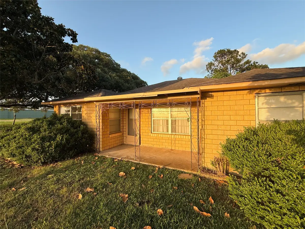 1002 Neiser Lane, Weimar, TX 78962 - Image #1