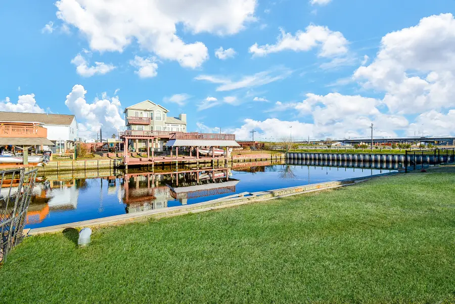 567 Warsaw Street, Bayou Vista, TX 77563 - Image #3