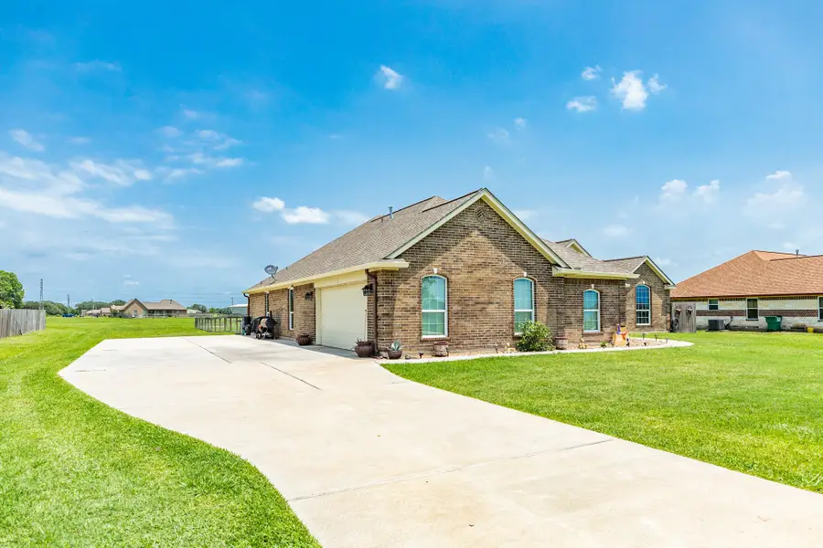 920 Quarter Horse Trail, Angleton, TX 77515 - #2