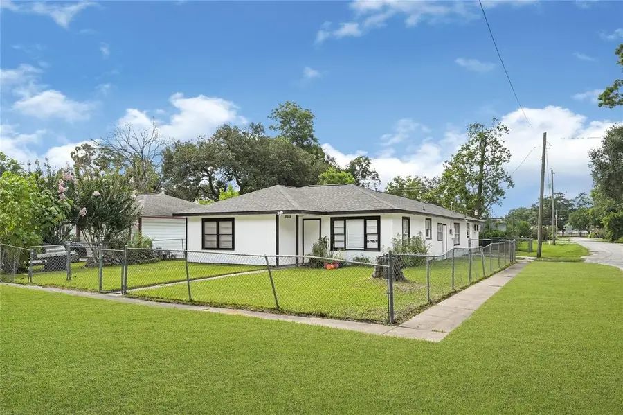 1033 W Snyder Street, Alvin, TX 77511 - #3