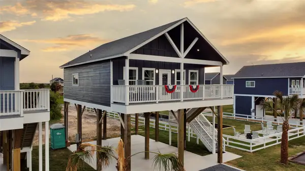 1036 Sunset Circle W, Crystal Beach, TX 77650