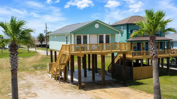 312 Surf Dr, Surfside Beach, TX 77541