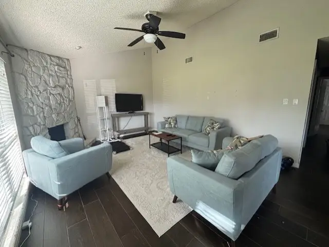 31 Hideaway Drive, Friendswood, TX 77546 - Image #2