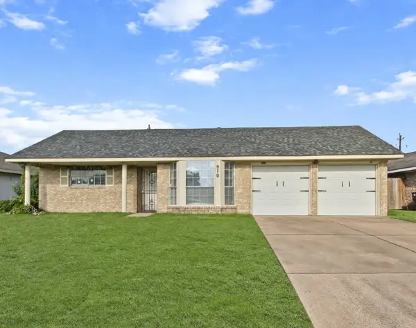 910 Centerwood Drive, Houston, TX 77013