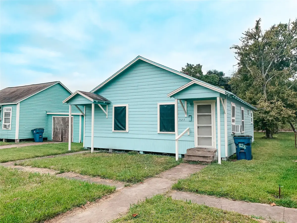 925 4th Avenue N, Texas City, TX 77590 - #1