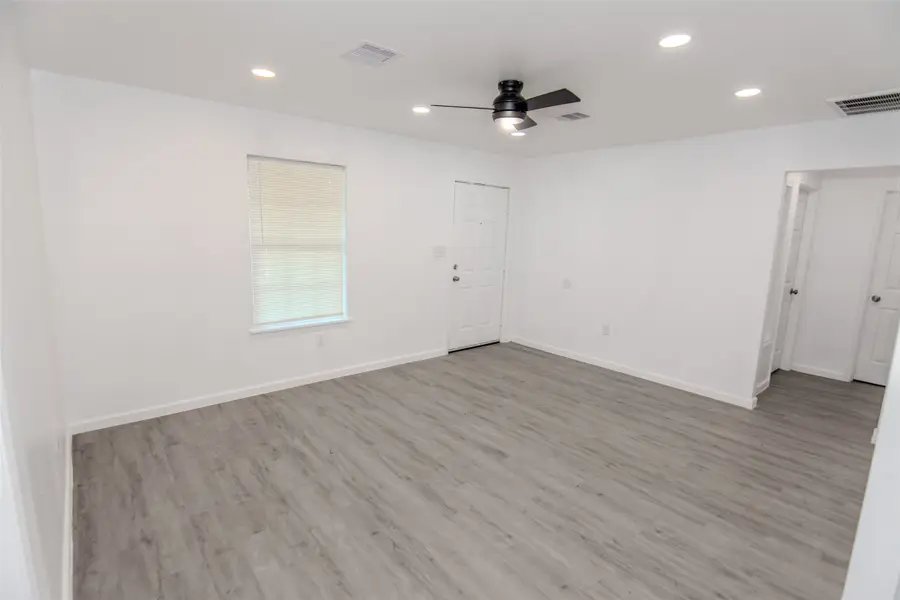 9210 Saint Lo Road, Houston, TX 77033 - Image #3