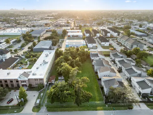 1911 Jacquelyn Drive, Houston, TX 77055