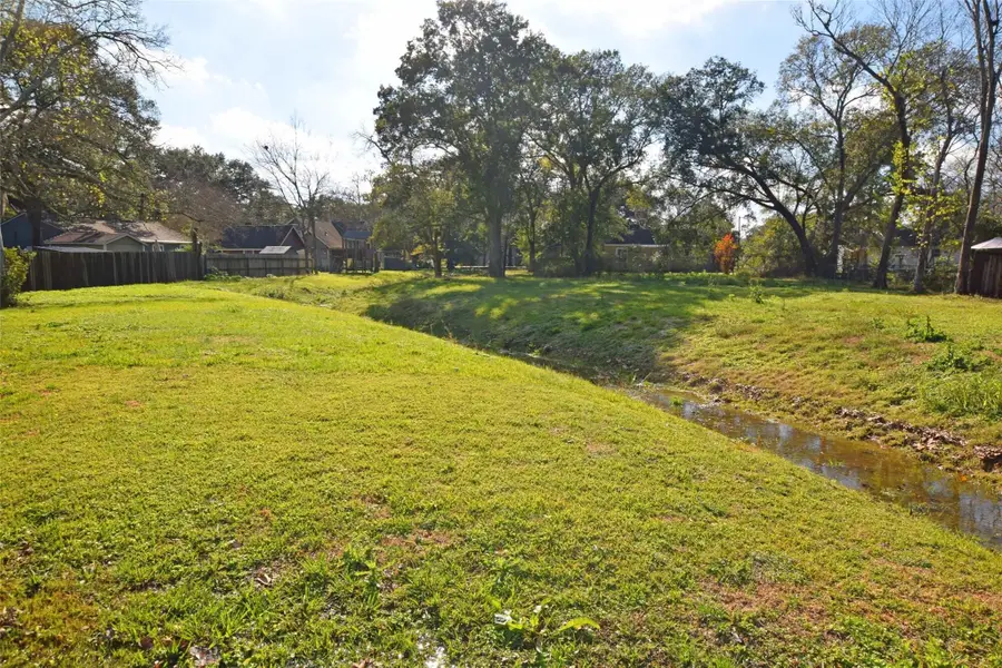 499 N Illinois Avenue, League City, TX 77573 - #2