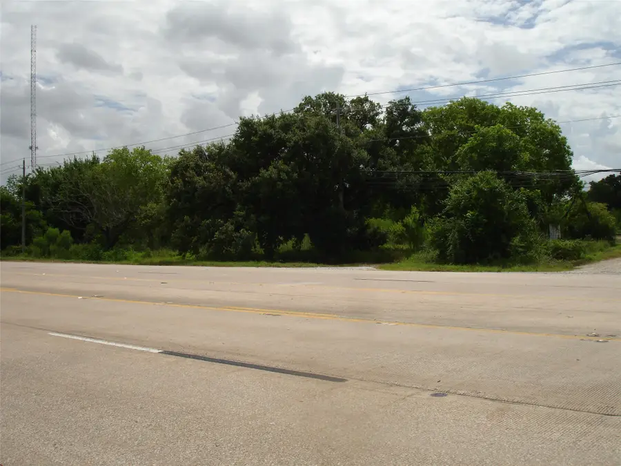 3207 W Parkwood Avenue, Friendswood, TX 77546 - #3