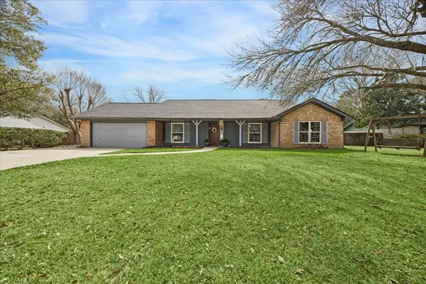 403 Colonial Drive, Friendswood, TX 77546