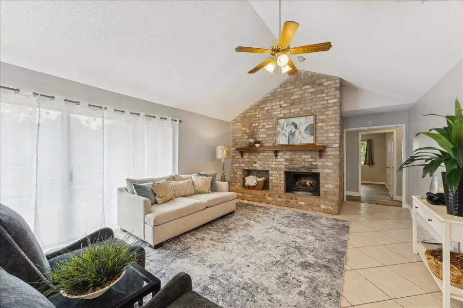 403 Colonial Drive, Friendswood, TX 77546 - #2